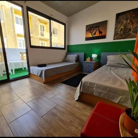 Room 6- Private Room With Private Terrace, Private Bathroom, Ac And Wifi Sliema Eksteriør billede