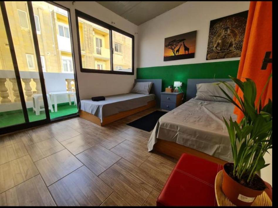 Room 6- Private Room With Private Terrace, Private Bathroom, Ac And Wifi Sliema Eksteriør billede