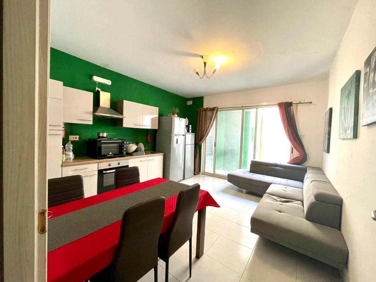 Room 6- Private Room With Private Terrace, Private Bathroom, Ac And Wifi Sliema Eksteriør billede