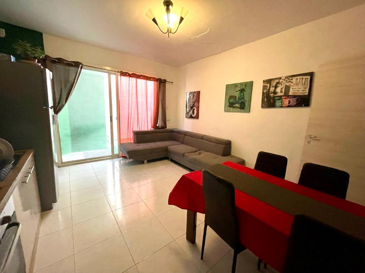 Room 6- Private Room With Private Terrace, Private Bathroom, Ac And Wifi Sliema Eksteriør billede